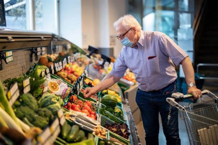 Cognitive decline can be spotted when people go food shopping, according to a neurologist