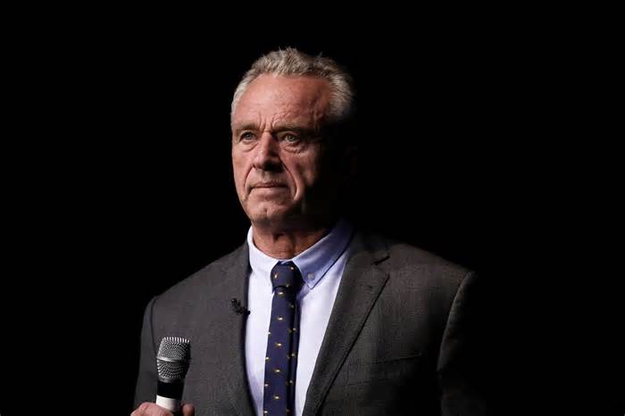 Robert F. Kennedy Jr. ends Democratic presidential bid, launches independent campaign