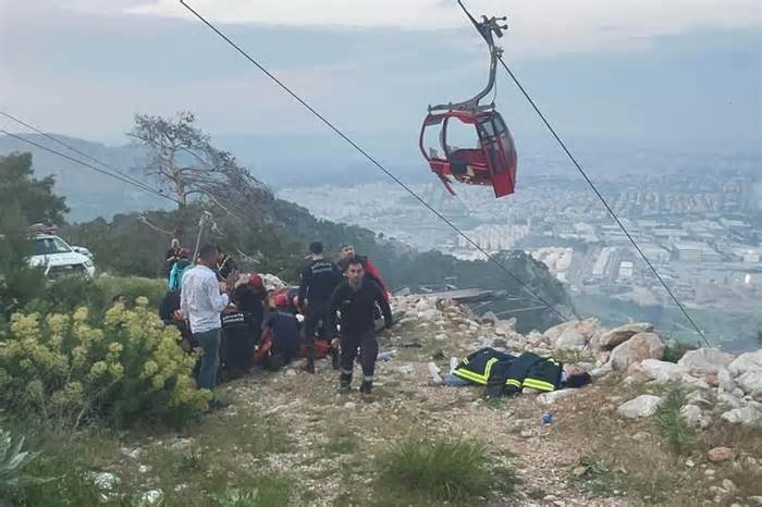 More than 40 people still stranded the day after a deadly cable car accident in Turkey