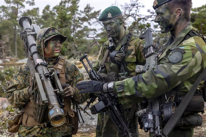 Swedish troops during drills with US forces