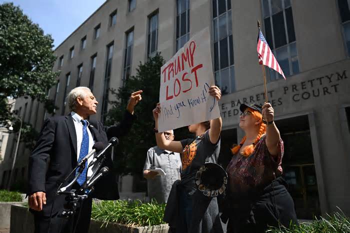 Peter Navarro, a former adviser to Trump, outside the E. Barrett Prettyman Courthouse in Washington, on Aug. 30, 2023.
