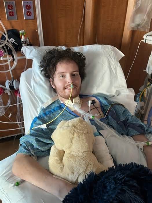 A 22-year-old man who vaped required a double lung transplant: 'He had no idea how bad it was for him'