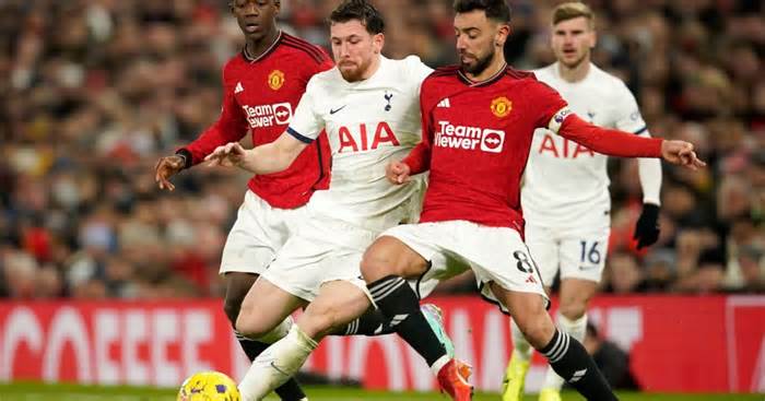 Manchester United star Bruno Fernandes challenges Pierre-Emile Hojbjerg.