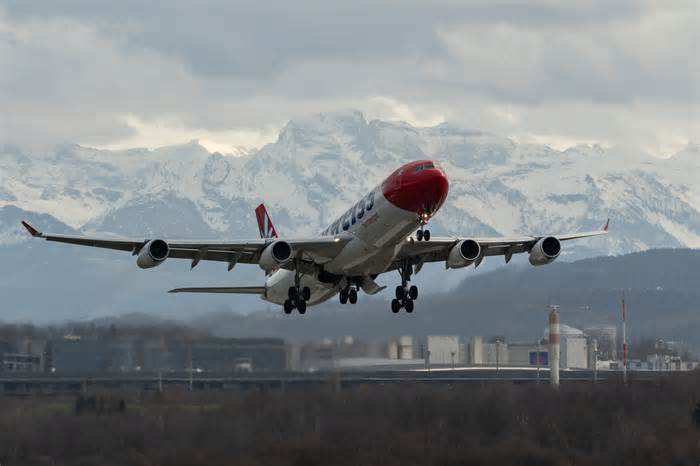 Edelweiss Airbus A340 Sinks Toward Runway After Takeoff
