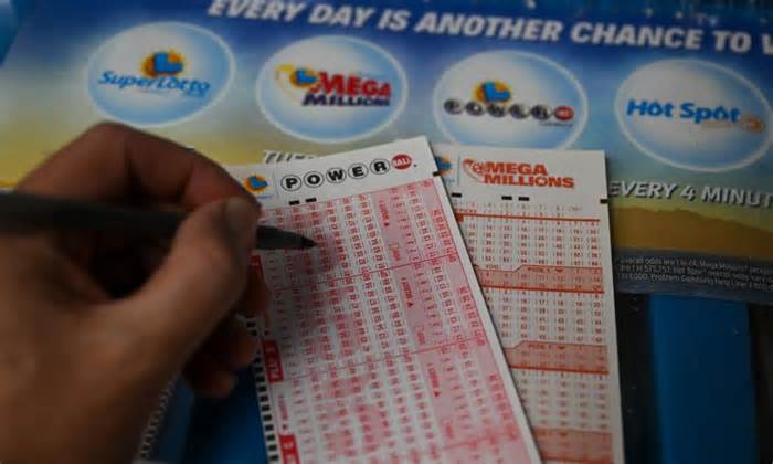Man sues Powerball lottery after being told his apparent $340m win was error