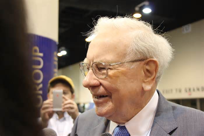 Prediction: These Will Be Warren Buffett's 3 Top Dividend Stocks in 2024