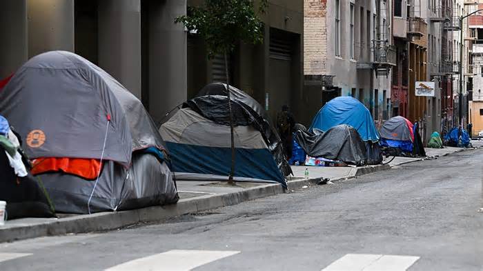 San Francisco homeless tents block sidewalk
