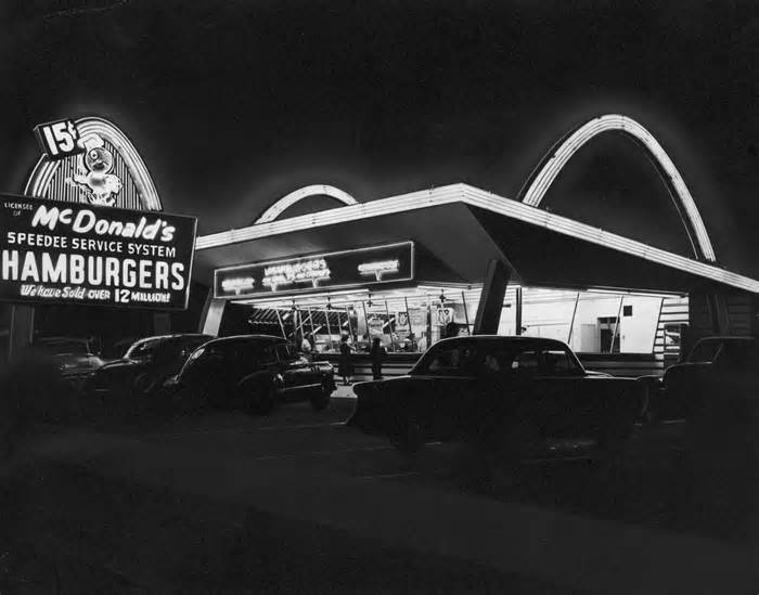 When were these 24 iconic fast food restaurants founded?