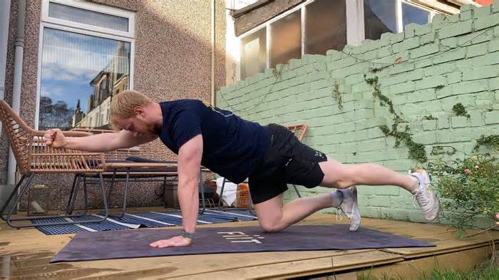 Fit & Well fitness writer Harry Bullmore performing a bird dog as part of the McGill Big Three core exercises