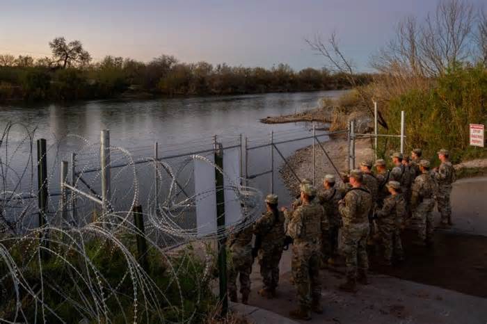 Texas arrests migrants at border park, defying Biden command to stop blocking Border Patrol