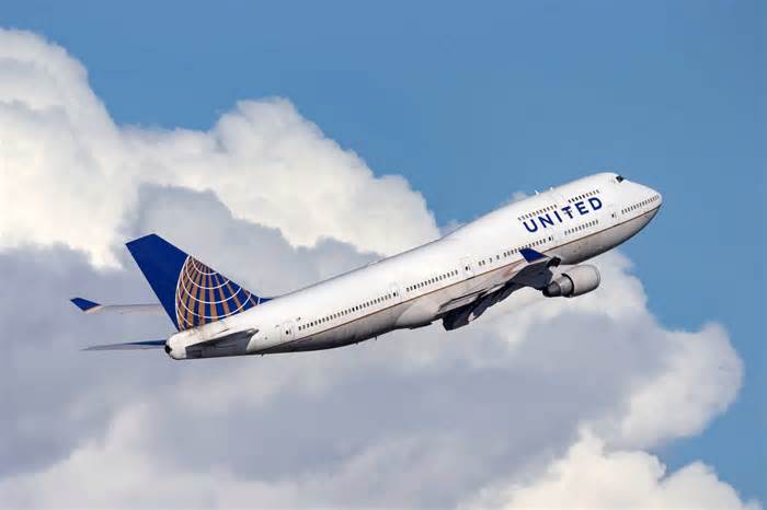 United Airlines places order for 110 planes from Boeing, Airbus