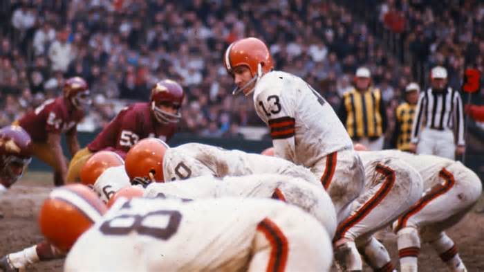 Last QB to Lead Cleveland Browns to NFL Title Dies at 87