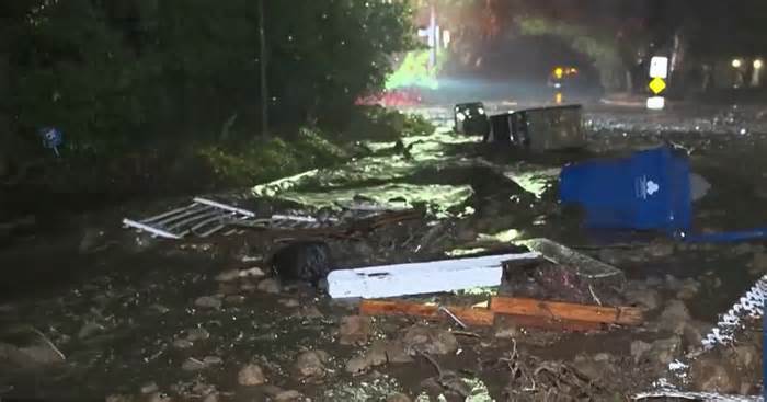 Homes evacuated due to debris flow in Studio City (1)
