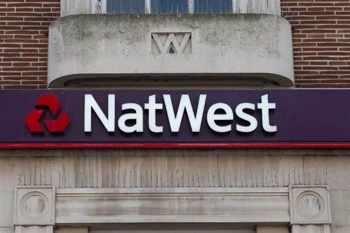 New or existing customers can bag the cash by switching their main current account to either the NatWest Reward or Select account.