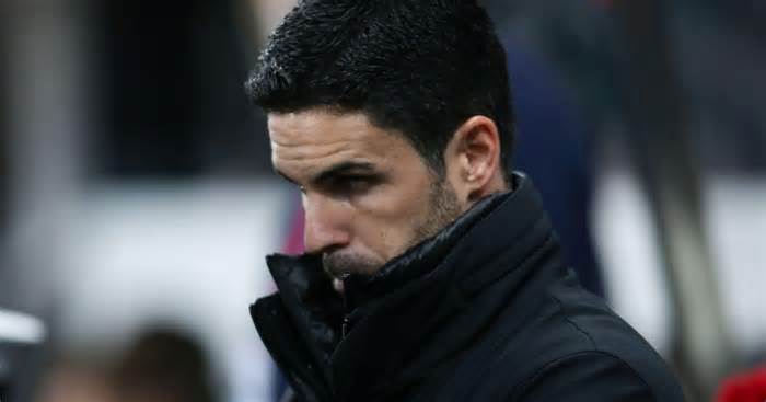 Mikel Arteta looks frustrated during a match.