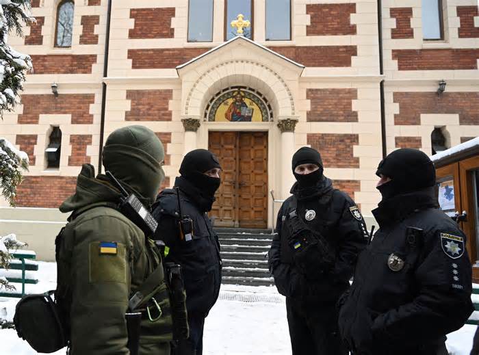 Ukraine's security service officers secure the St. George Cathedral during a search operation of the premises of religious sites in the western Ukrainian city of Lviv on December 14, 2022. - Ukraine's SBU security service said on December 14, 2022, it carried out 