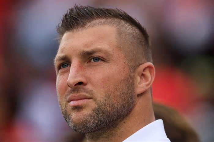 Tim Tebow reacts to expected Alabama quarterback move
