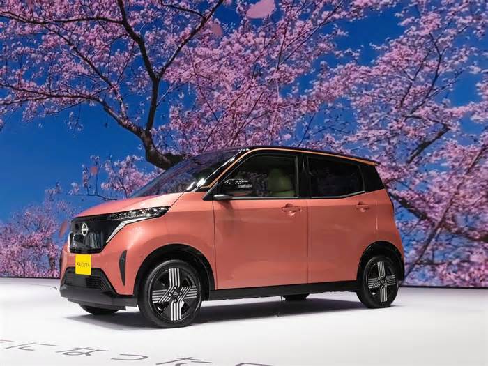This $13,000 microcar is outselling Teslas in Japan. Here's what drivers love about it.