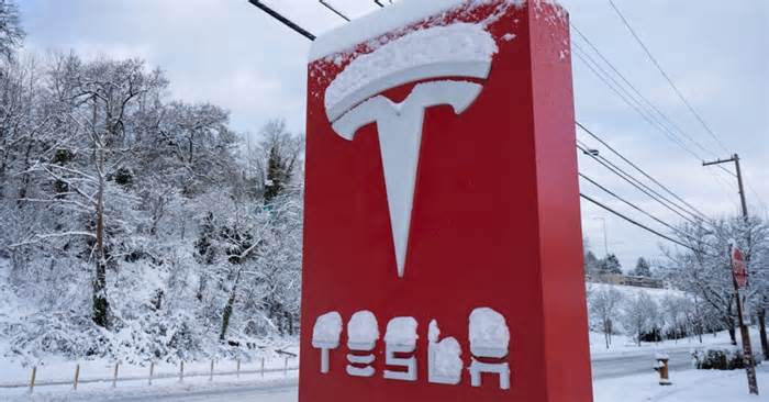 Tesla owners in deep freeze discover the cold, hard truth about EVs