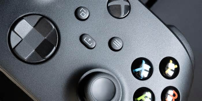 Xbox Reveals Nocturnal Vapor Controller