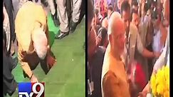 Narendra Modi Bows Down on Parliament's Stairs - Tv9 Gujarati