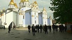 Biden tours famous Kiev monastery