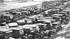 50 Vintage Photos of Classic Car Salvage Yards and Wrecks From Between the 1940s and 1950s
