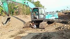Repair damaged Excavator wheels due to lac - video Dailymotion