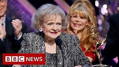 Tributes pour in for US TV legend Betty White - BBC News