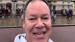 🕰️ Quick Tour of #London: Buckingham Palace edition! 🇬🇧 Enjoy a lightning-fast glimpse of one of London’s most iconic landmarks! OK, bye! ⏱️ #LondonTour #buckinghampalace #QuickTour #QuickTourGuy #okbye #tiktoklondon #england #uk #travel #exploring #jetset #vacation #tourism #rain #king @Quick Tour Guy