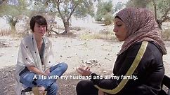 Game of Thrones' Lena Headey meets Syrian refugee mother in Gr...