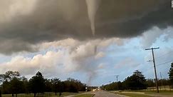 Video shows powerful tornado hit Kansas