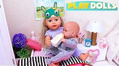 Mommy and Baby Dolls Feeding and Dress up for Morning Routine! PLAY DOLLS
