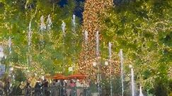 Amazing Christmas Tree at The Grove in Los Angeles #christmas #christmastree #thegrove | Berna Srey