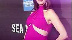 Anne Hathaway's pregnant belly makes red carpet debut