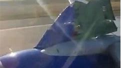 Le capot du moteur d'un Boeing se décroche en plein décollage ! - Vidéo Dailymotion