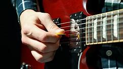 How To Make a Pick Scratch Sound on Guitar (5 Steps)