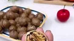 #吃nuts during the Chinese New Year, just use this #nut shell opener. It can open nuts of various sizes. It is simple and convenient, saving time and effort. Longan can also be shelled and cored. A must-have for every household #Good things recommended | Smart Gadget Reels