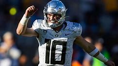 Bo Nix ties Oregon single-game record with 6 TD passes in first half