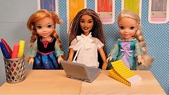 New kid in class ! Elsa & Anna toddlers - back to school 2021 - Barbie is teacher - new students