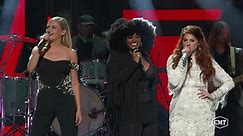 Kelsea Ballerini, Jill Scott and Meghan Trainor perform a Shania Twain Medley | 2016 CMT Artists of the Year