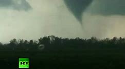 Storm Chasers: Freak US tornadoes caught on tape in Missouri, Illinois