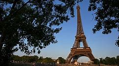 2 American tourists found sleeping atop Eiffel Tower