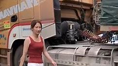 OMG...Look at how impressive this female truck driver is👸🚜
