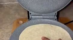 The electric tortilla maker ceramic dish is the perfect kitchen tool for any mom who loves to cook or eat Mexican food. #Tortillas #kitchendesign #kitchenware #electronictortillamaker #deliciousfood #Foodie #trendingreelsvideo #trending #healthylifestyle #easyrecipes #durable #tortillapress #viralpost #food #homecooking #tortillamaker #kitchen #homemade #foodgasm #trendingreels #foodphotography | Presa Pan