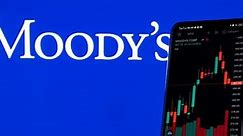 Moody's cuts credit ratings for 10 U.S. banks