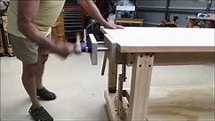Workbench / Assembly table with a crank lift