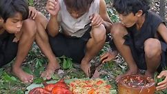Primitive Technology - Wow boiled and cooking chicken thighs for lunch - Eating delicious