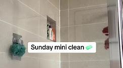Did you know you can unscrew your shower head for easier cleaning? #cleaninghacks #shower #bathroomcleaning #speedclean #mumhack | Parenting coach Mummy