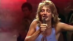 Rod Stewart’s ‘Tonight’s The Night (Gonna Be Alright)’ was a massive international hit in 1976-77. It became his second US chart topper on the Billboard Hot 100, remaining at No1 for eight consecutive weeks until 8 January 1977. It was the longest stay of any song during 1976, the longest run at the top for a single in the US in over eight years (since the Beatles’